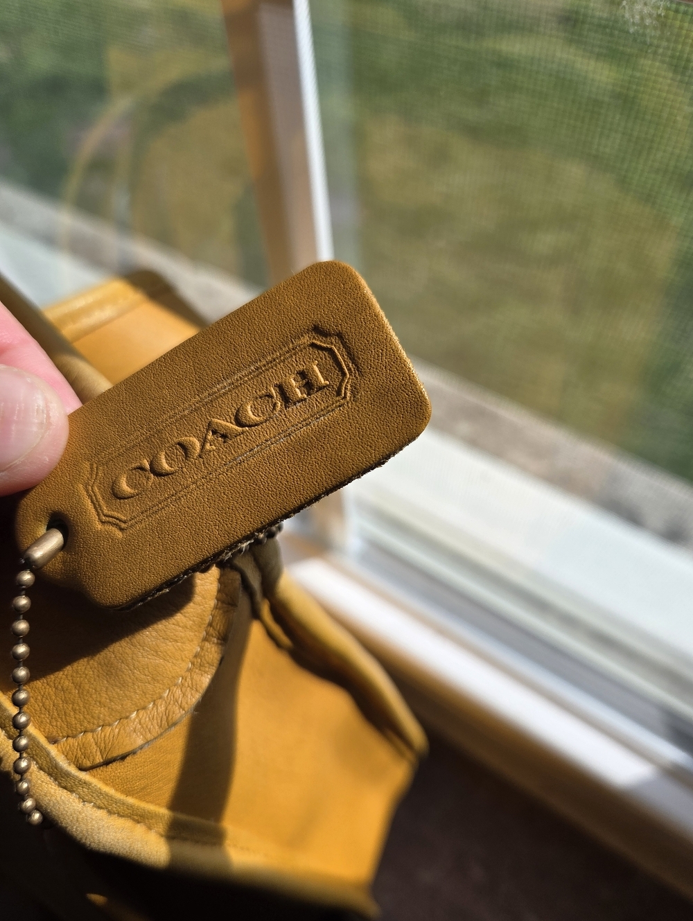 Coach Ergo 9034 1990s Yellow Glove Tanned Leather - Picture 12 of 16